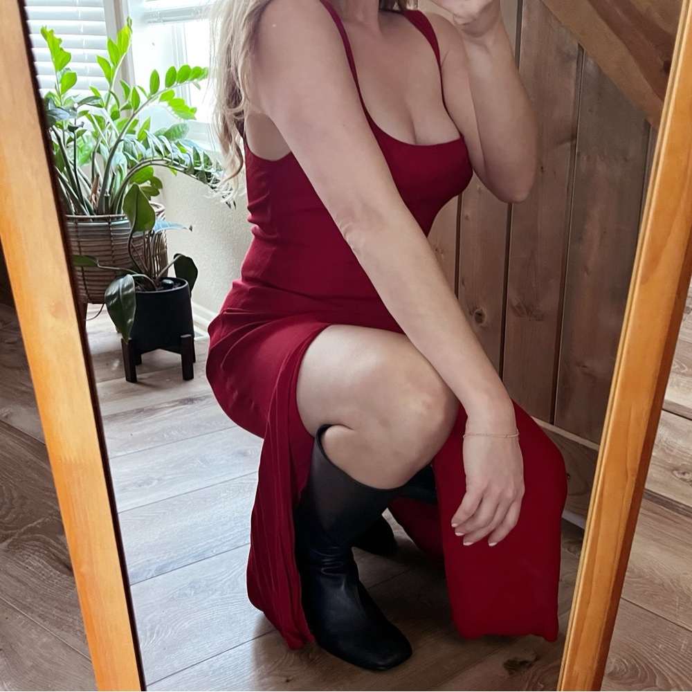 🍒Sexy🍒 Red Reformation Scoop Neck Dress with Slit